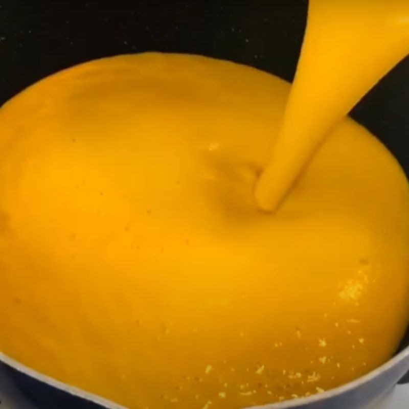Step 5 Cooking the pumpkin soup mixture with fresh milk
