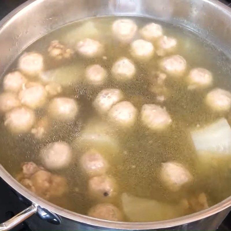Step 4 Cook the hot pot Spicy sour beef balls