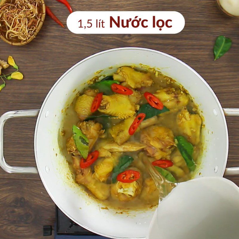 Step 3 Cook the sour and spicy chicken hotpot