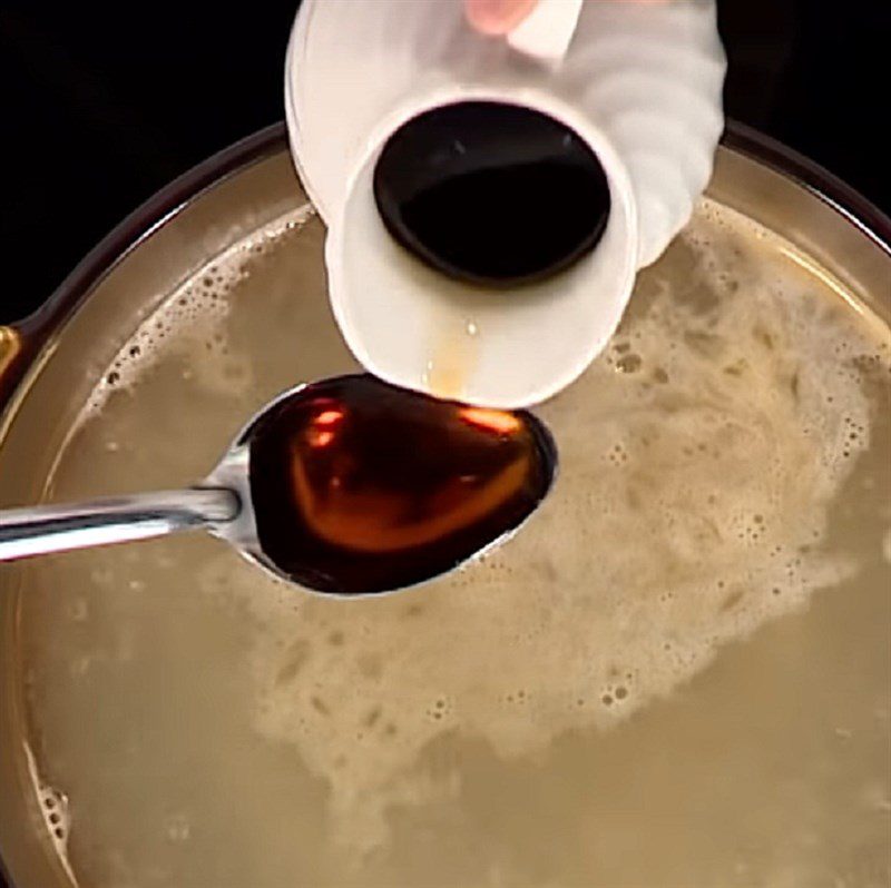 Step 3 Cooking hotpot Squid hotpot with mushrooms