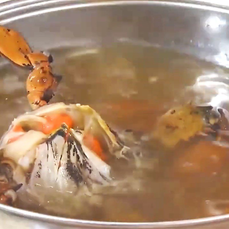 Step 4 Cooking the hot pot Crab and gourd hot pot
