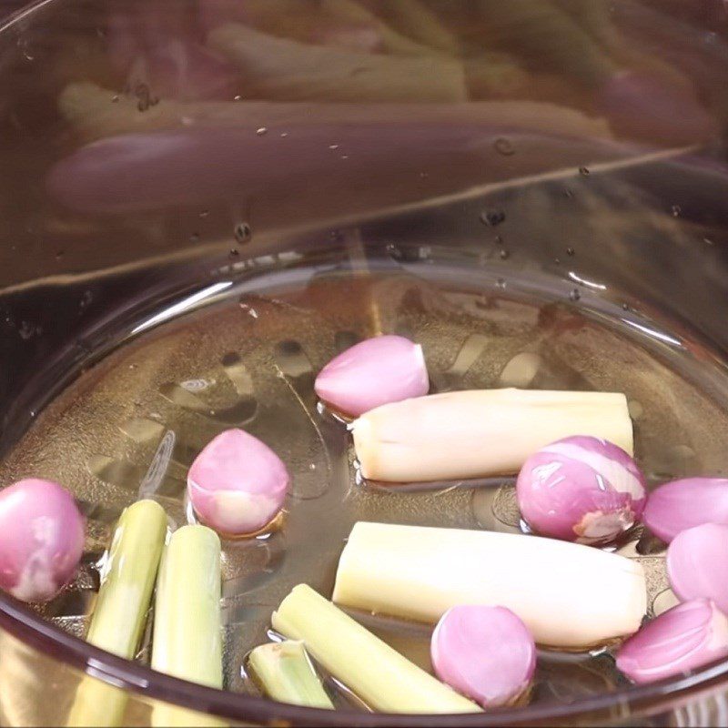 Step 3 Cook the hotpot Spicy squid hotpot
