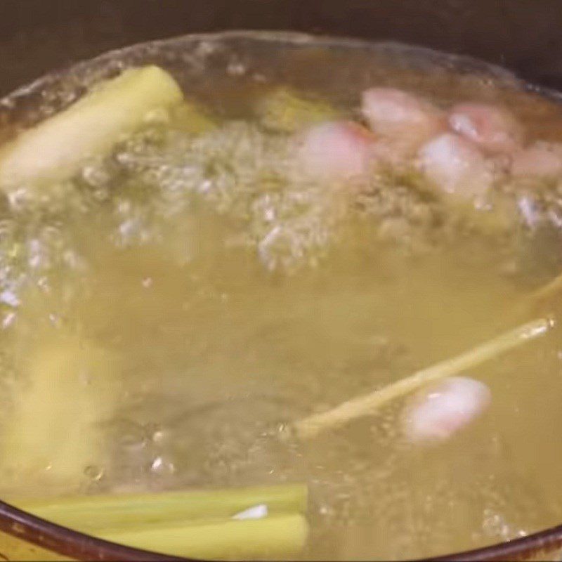 Step 3 Cook the hotpot Spicy squid hotpot