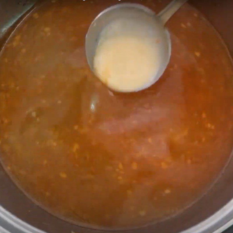 Step 6 Cooking the hot pot for sour bamboo shoot fish hot pot