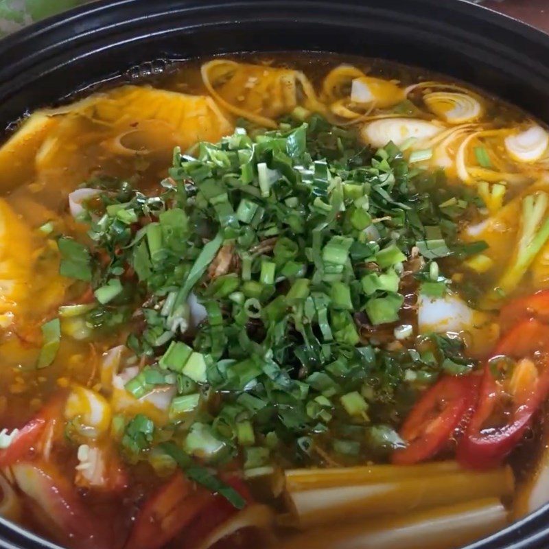 Step 6 Cooking the hot pot for sour bamboo shoot fish hot pot