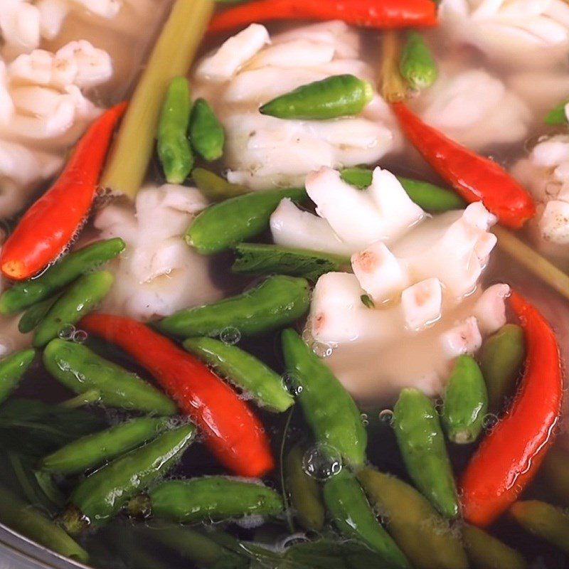 Step 3 Cook the hotpot Spicy squid hotpot