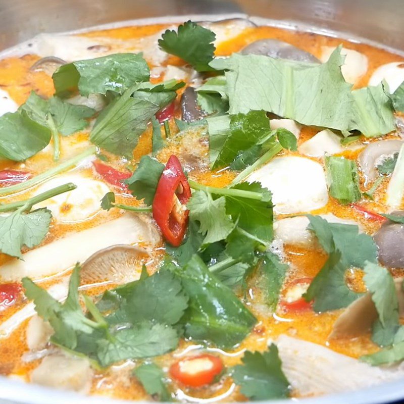 Step 3 Cooking tom yum hotpot