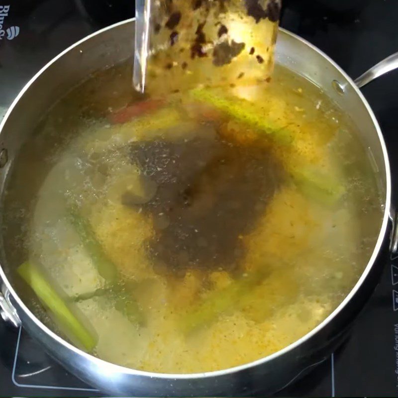 Step 2 Cook the hot pot for super simple tom yum hot pot using seasoning packet