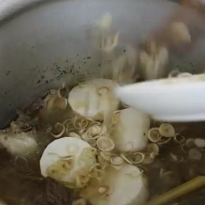 Step 4 Cooking buffalo meat hot pot with lemongrass Buffalo hot pot with lemongrass