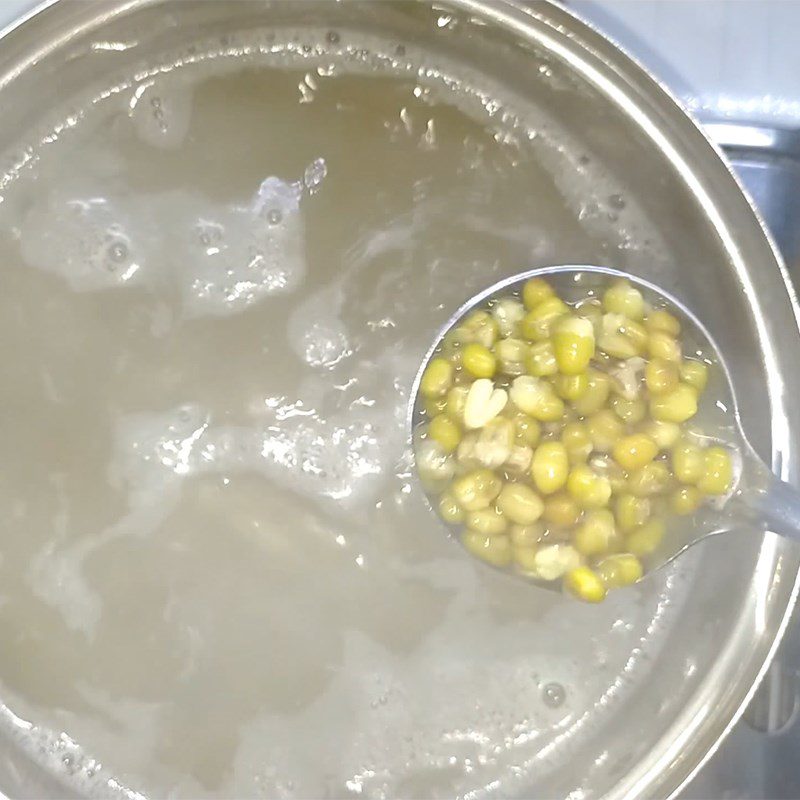 Step 2 Cook mung beans until soft for Cassava jelly with mung beans