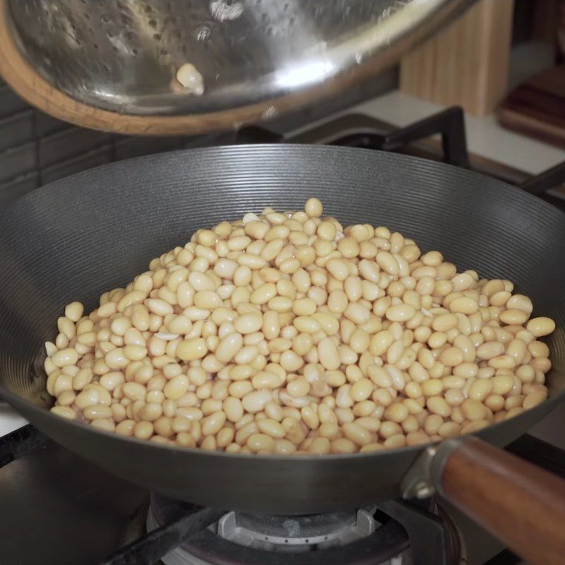 Step 2 Cook the miso soybeans until soft