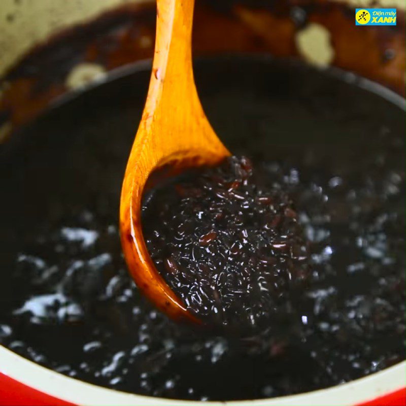 Step 3 Cooking black sticky rice Black sticky rice yogurt