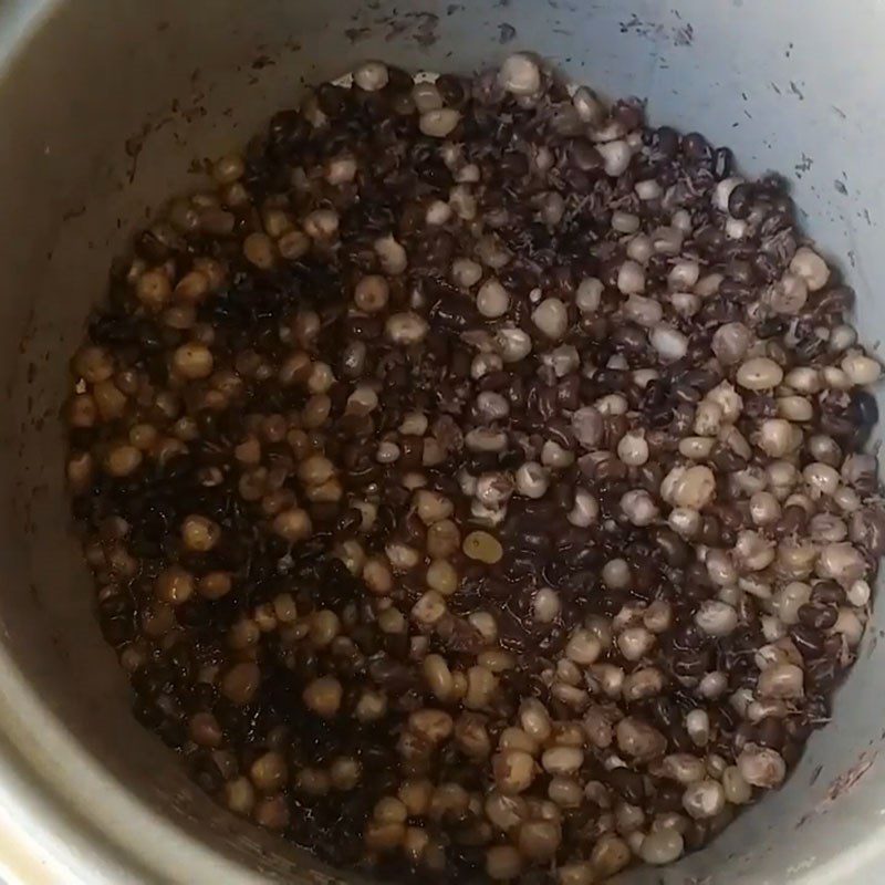 Step 3 Cook corn with black beans Corn bursts with black beans