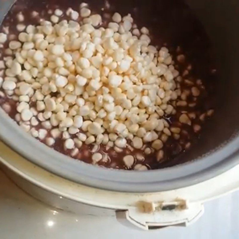 Step 3 Cook corn with black beans Corn bursts with black beans