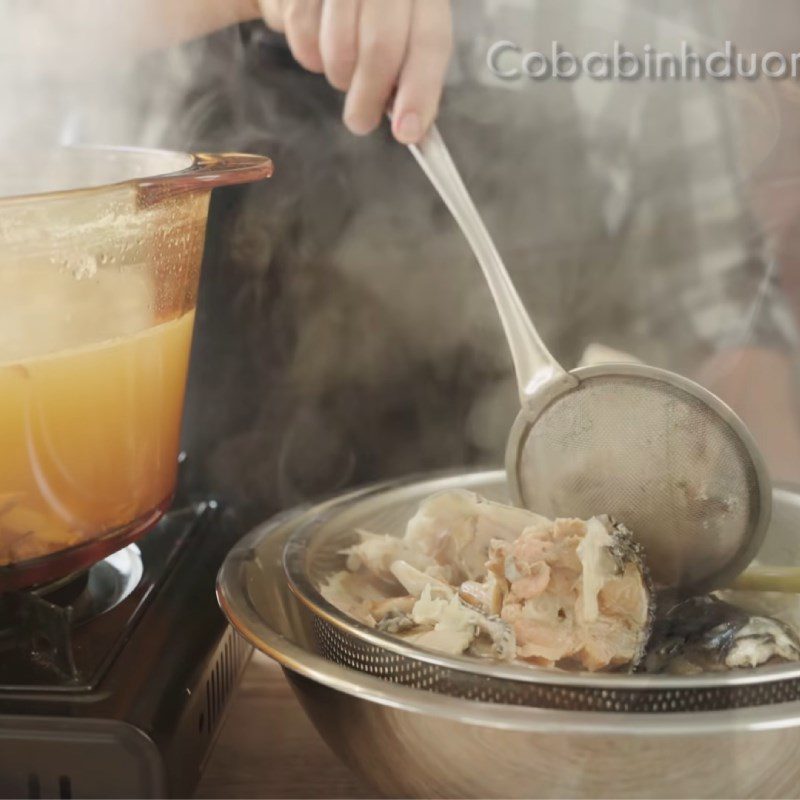 Step 6 Cook the noodle broth Nha Trang fish cake noodle