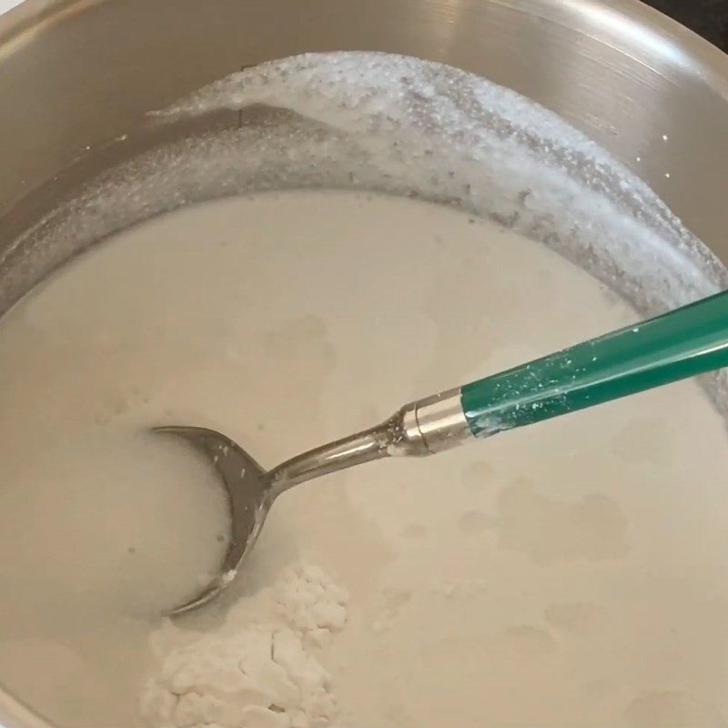 Step 3 Cook coconut milk and complete Soybean dessert with coconut milk