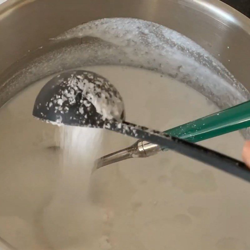 Step 3 Cook coconut milk and complete Soybean dessert with coconut milk