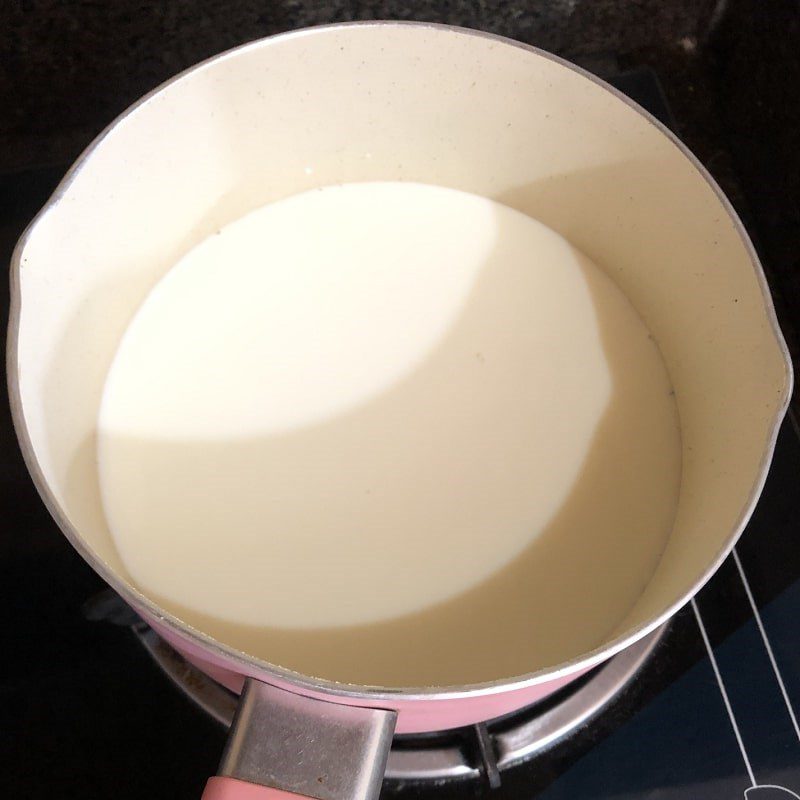 Step 5 Cook coconut milk for black bean dessert with butterfly pea jelly using a pressure cooker