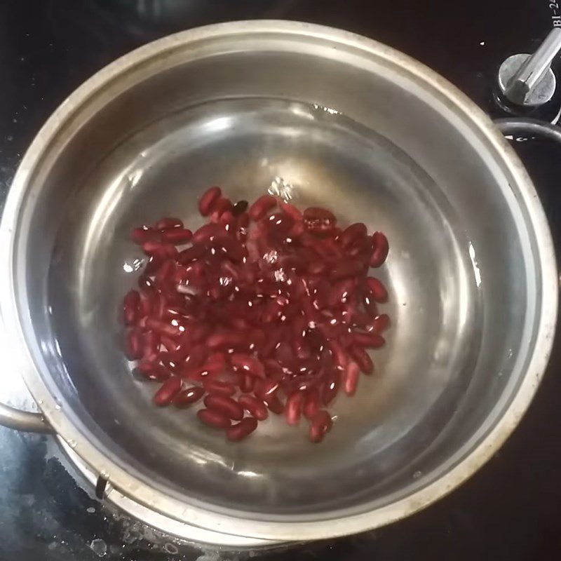 Step 3 Cook red bean water Red bean water