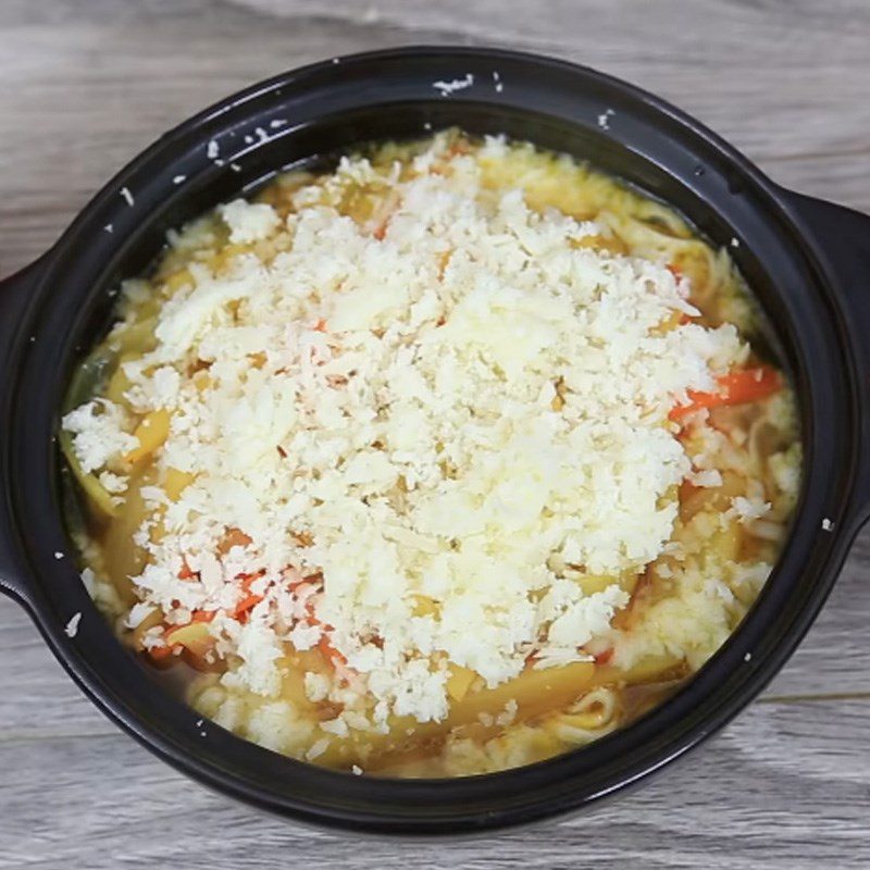 Step 3 Transfer to pot and melt cheese Curry cheese udon