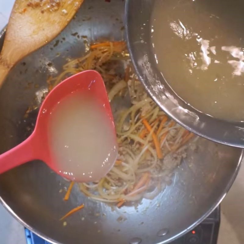 Step 4 Cooking the broth Sapporo ramen