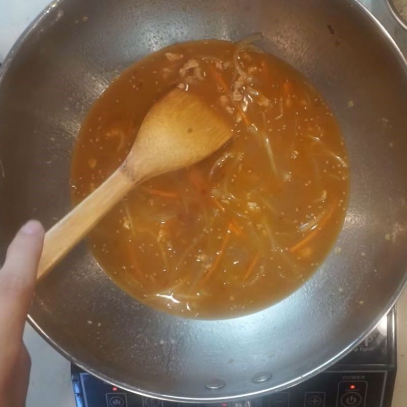Step 4 Cooking the broth Sapporo ramen