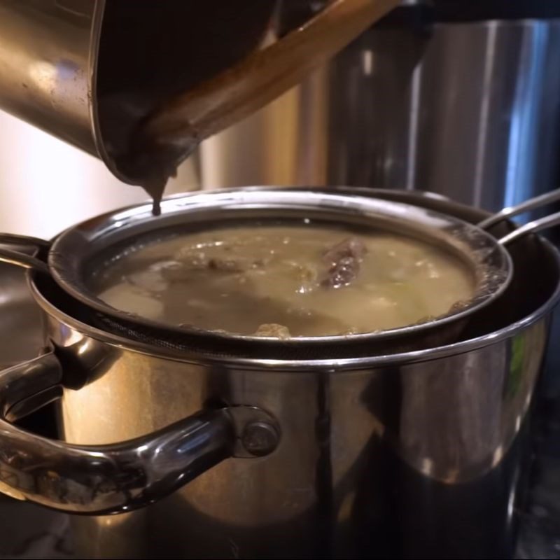 Step 4 Cooking the broth Sapporo ramen