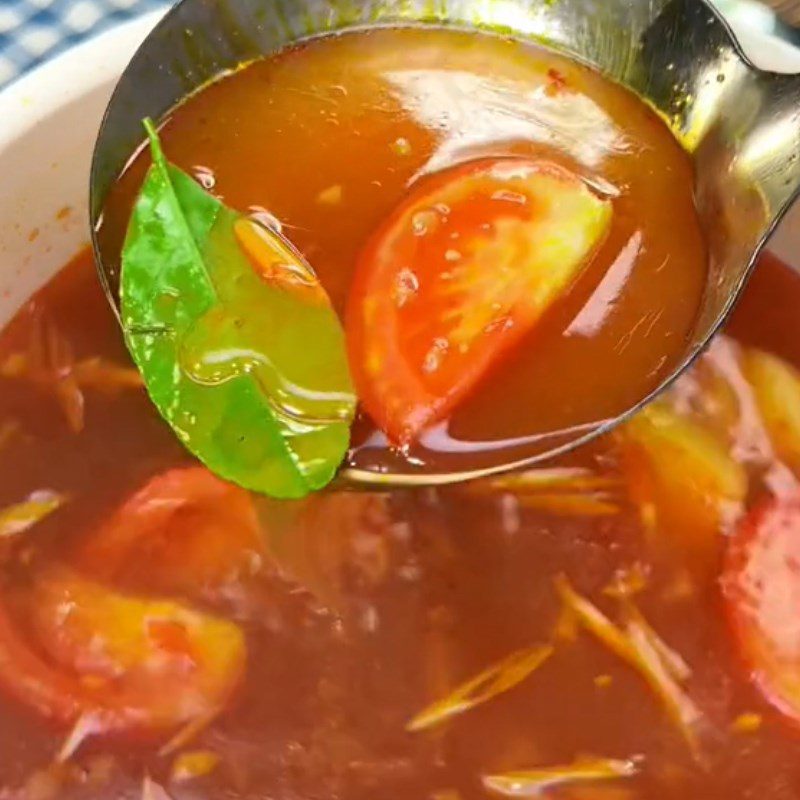 Step 3 Cooking the broth for sour and spicy clam noodle soup (Recipe shared from Tiktok Cooking with TasteVN)