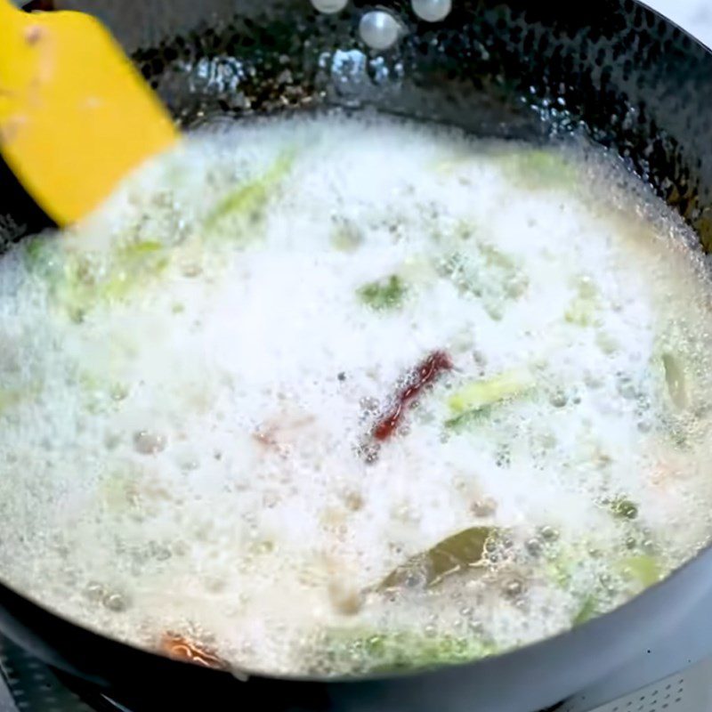 Step 2 Cooking the broth Won Ton Soup