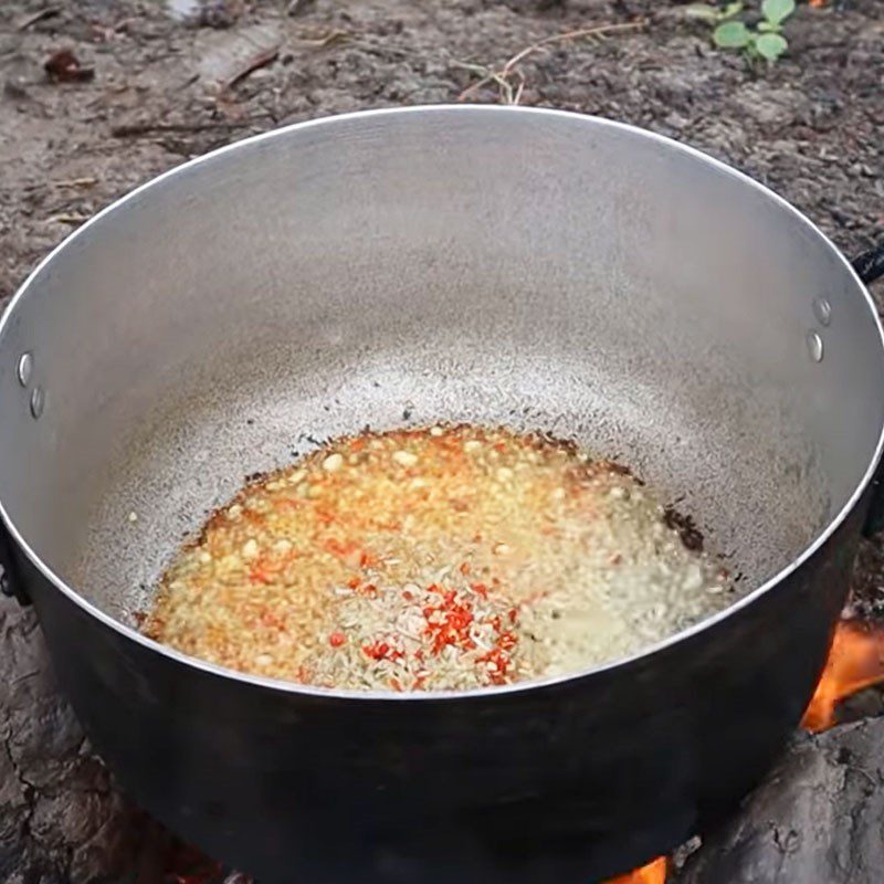 Step 3 Cooking the sour rice broth Catfish hotpot