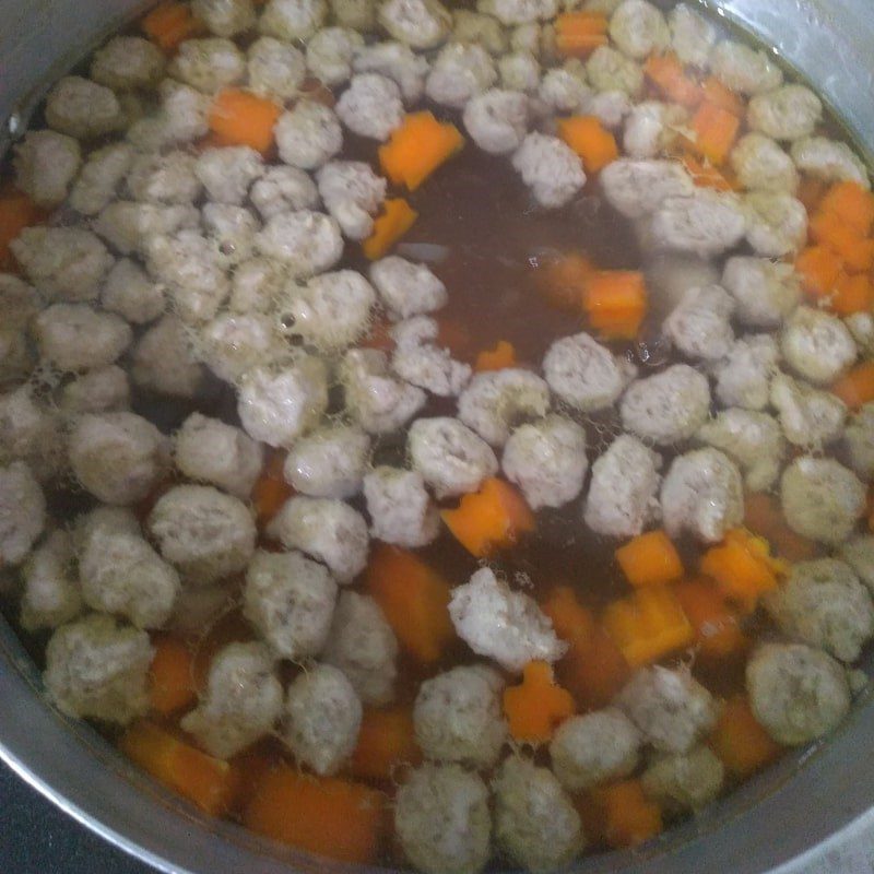Step 3 Cooking noodle broth Noodle cooked with pork ribs
