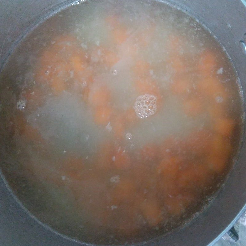 Step 3 Cooking noodle broth Noodle cooked with pork ribs