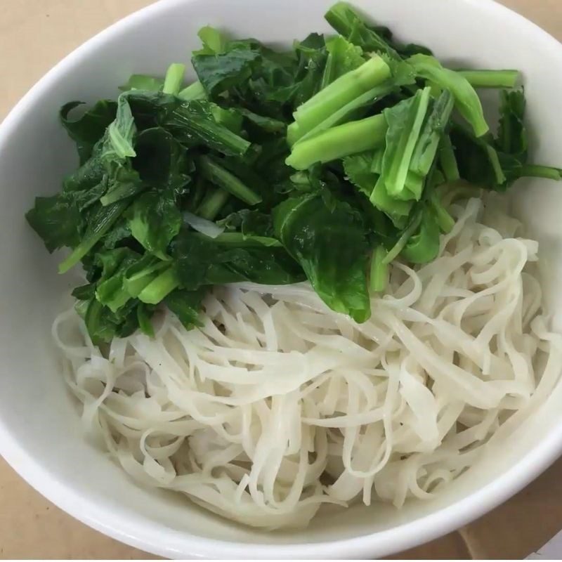 Step 5 Cooking the broth and finishing Fish noodle soup