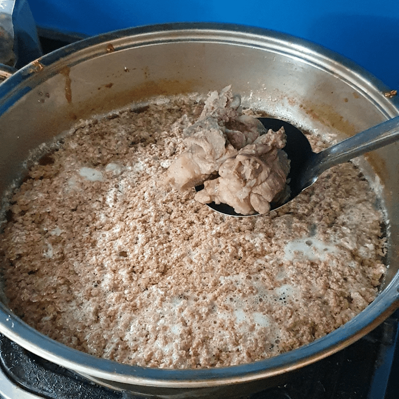 Step 6 Cooking hot pot broth for freshwater crab hot pot (recipe shared by users)