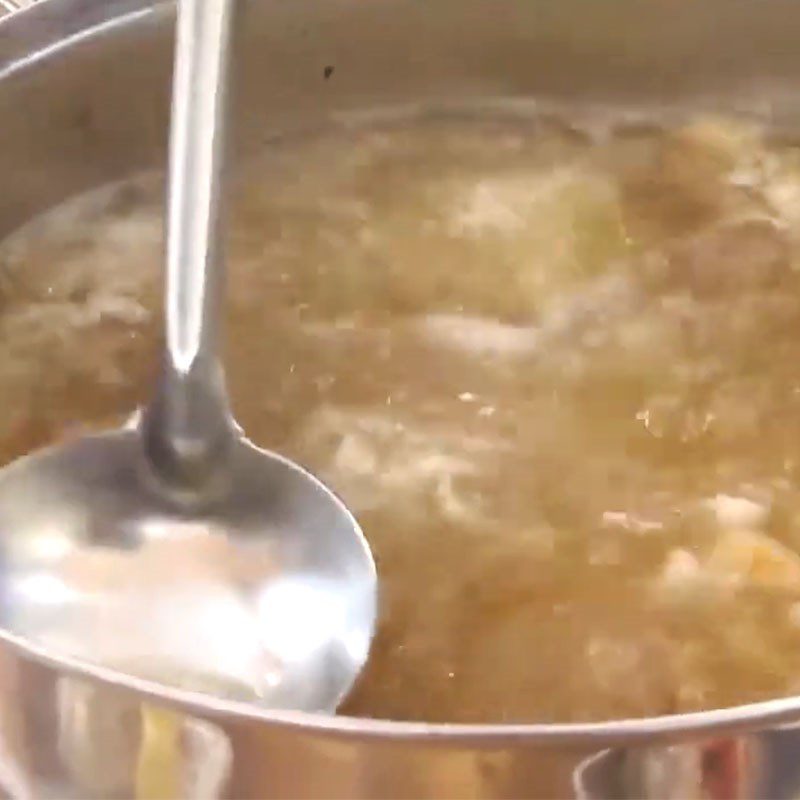 Step 3 Cooking the hot pot broth Crab and gourd hot pot