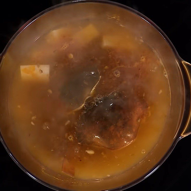 Step 3 Cook the broth for Sour and Spicy Crab Hotpot