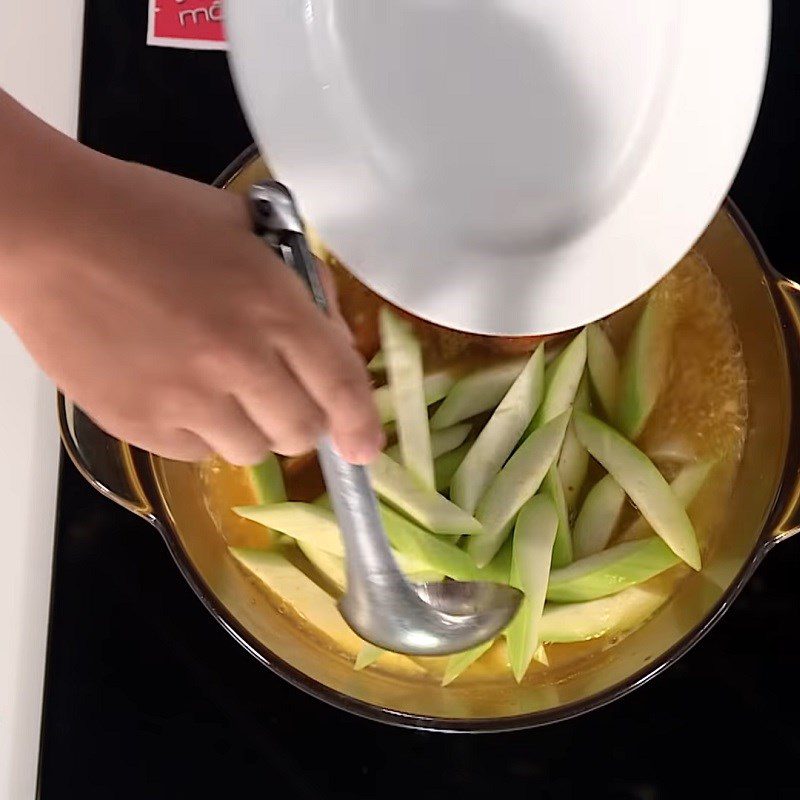 Step 3 Cook the broth for Sour and Spicy Crab Hotpot