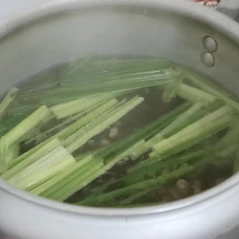 Step 3 Prepare the hot pot broth Snake hot pot with lemongrass