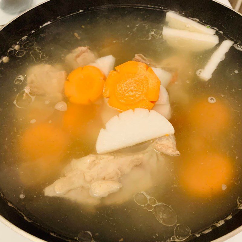 Step 3 Cooking the broth Dry noodle soup (recipe shared by user)