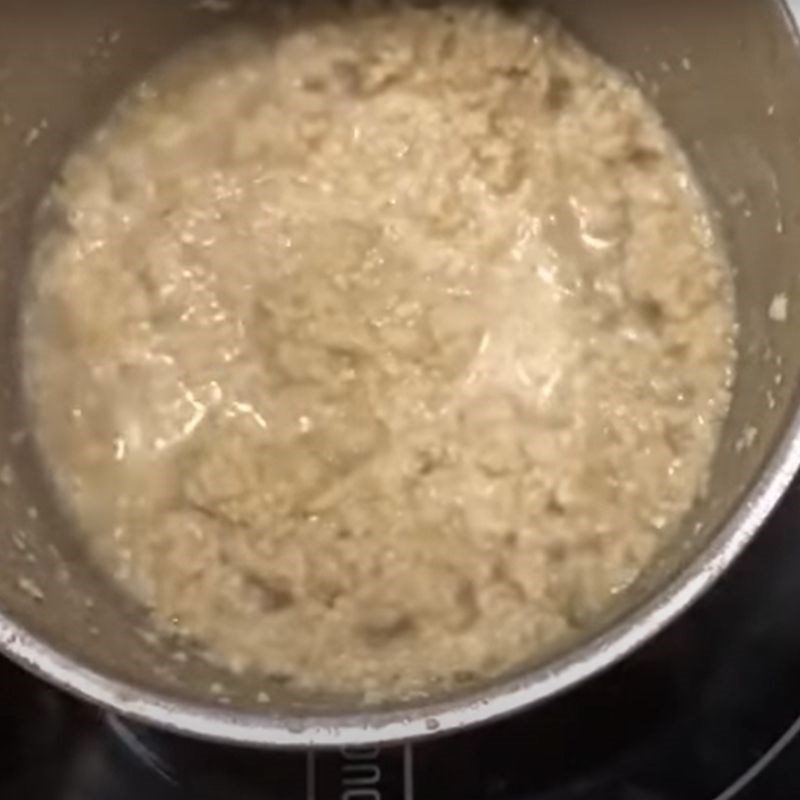 Step 2 Stir-fry the chicken for Chicken porridge with lotus seeds and carrots for weaning