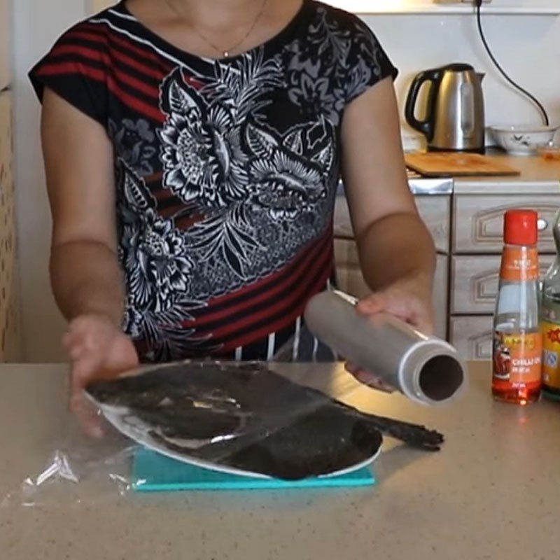 Step 4 Steaming fish for soy sauce steamed flounder