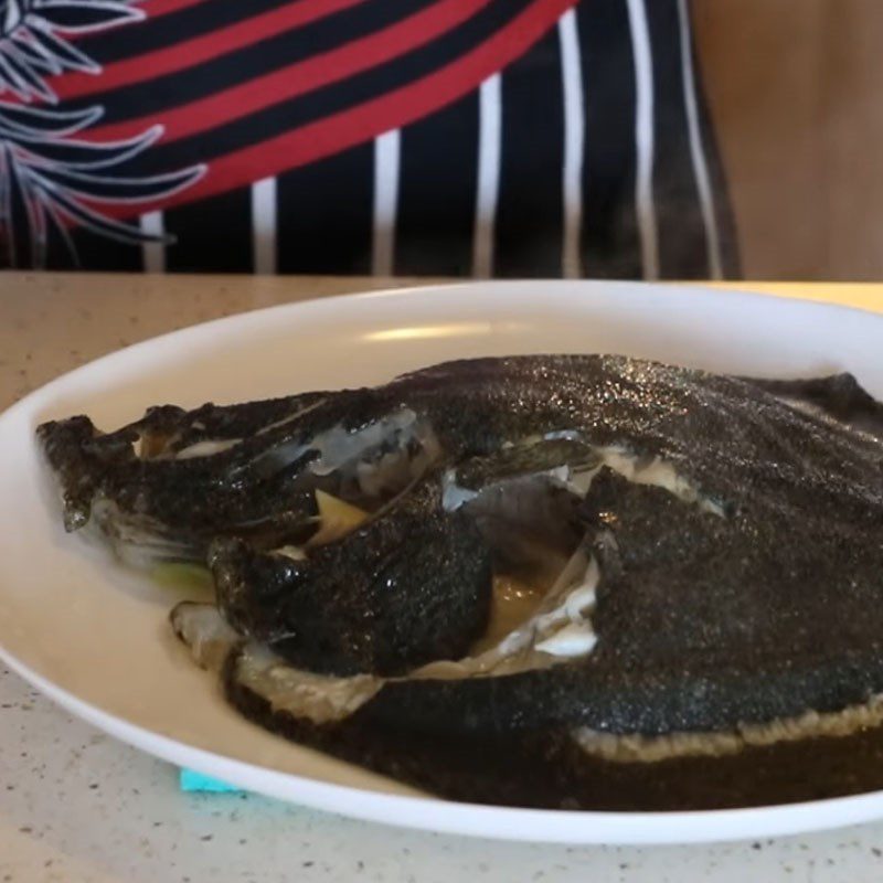 Step 4 Steaming fish for soy sauce steamed flounder