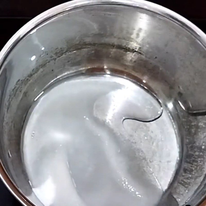 Step 3 Cook the milk for the mung bean and durian smoothie