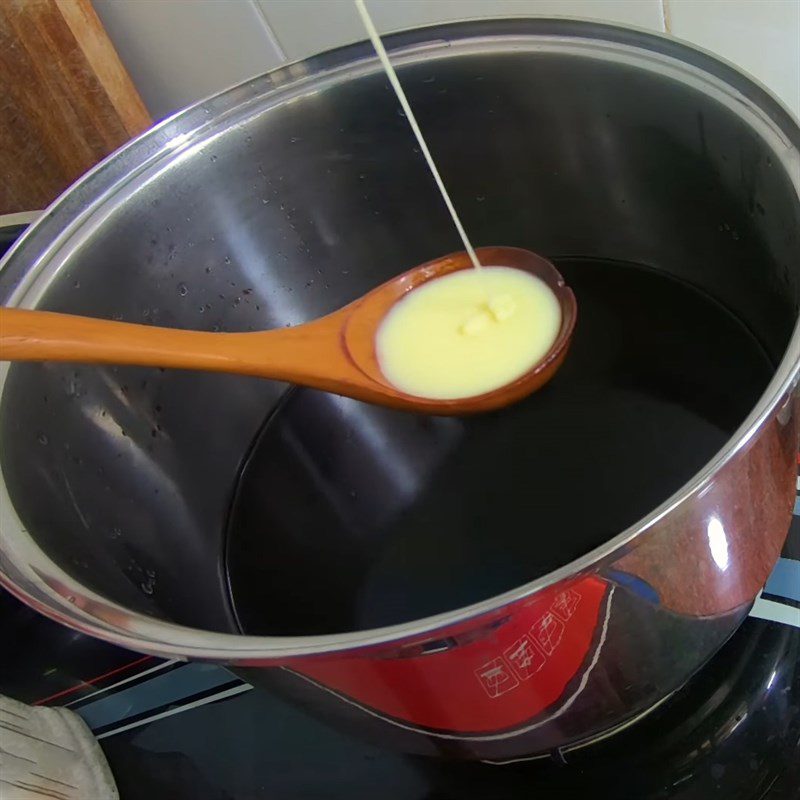 Step 3 Cooking black sticky rice milk Sweetened condensed black sticky rice