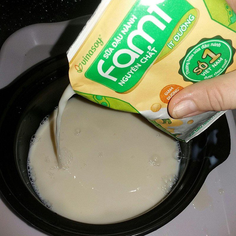 Step 1 Cook the milk with jelly powder Tofu with jelly powder using packaged soy milk