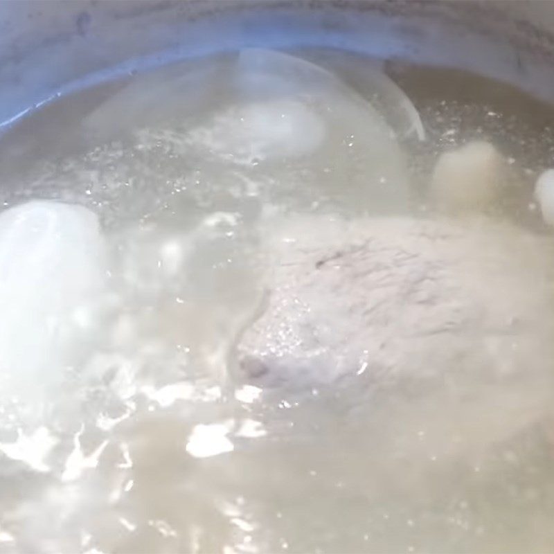 Step 3 Boil beef Tteokbokki rice cake soup (tteokguk)