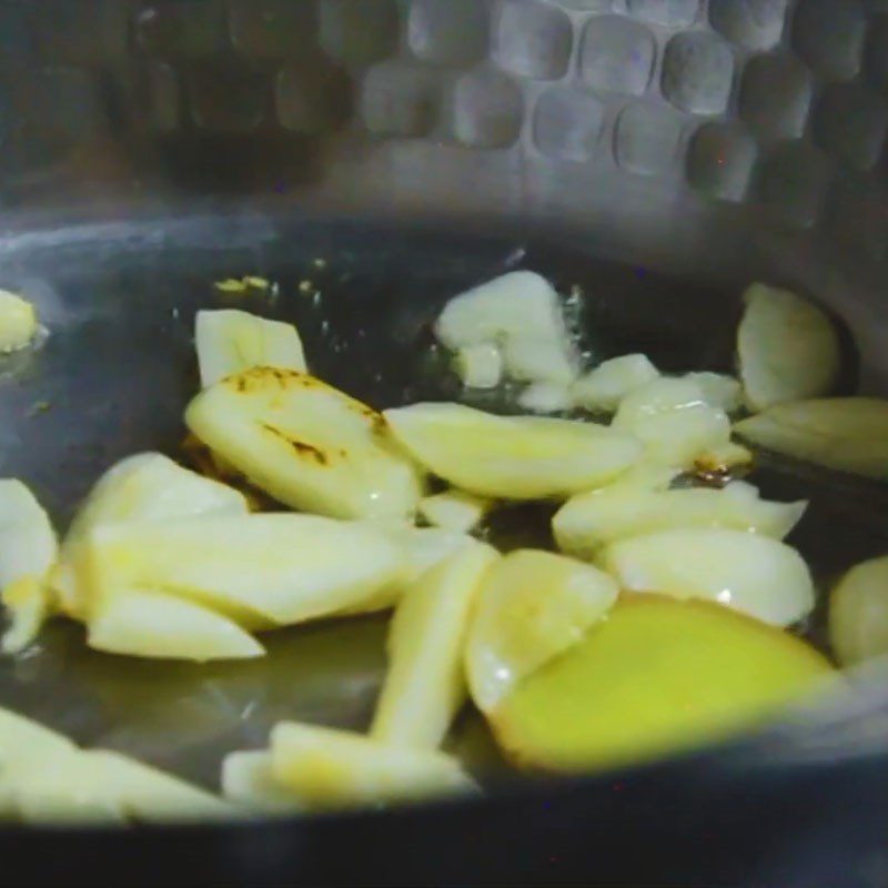 Step 2 Cook the soup for Chinese beef soup