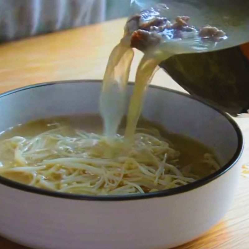 Step 2 Cook the soup for Chinese beef soup
