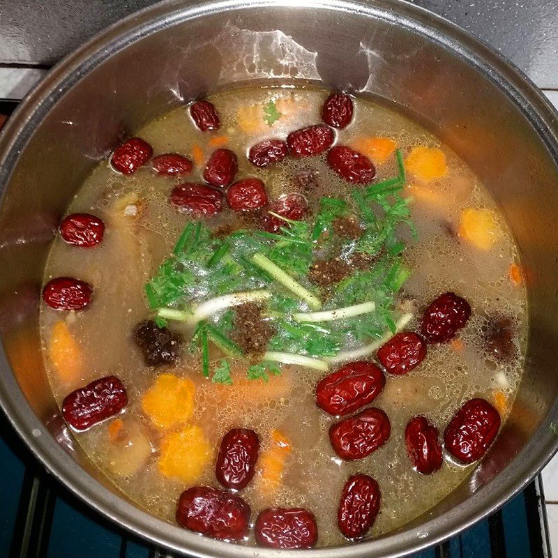 Step 2 Cook the duck meat for Red date duck stew