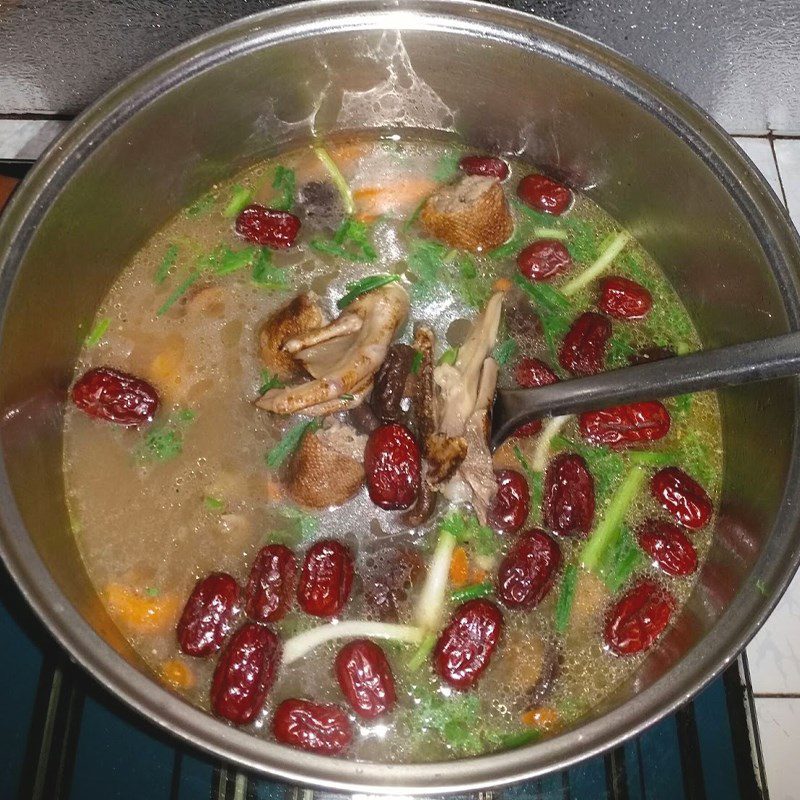 Step 2 Cooking duck with red apples